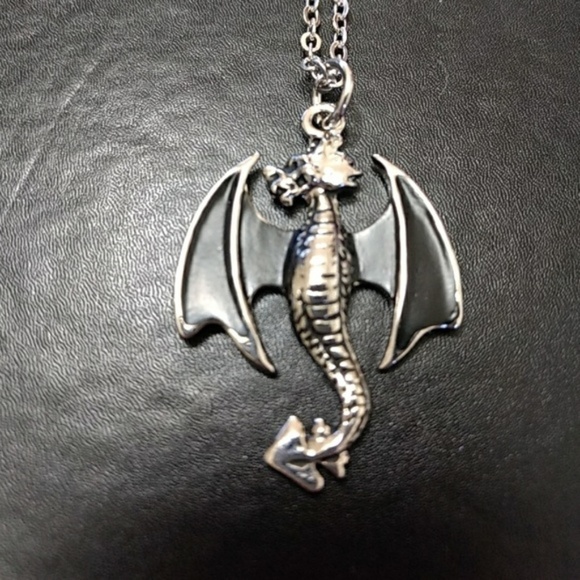 **Sale** Silver tone with black dragon necklace - Picture 1 of 6